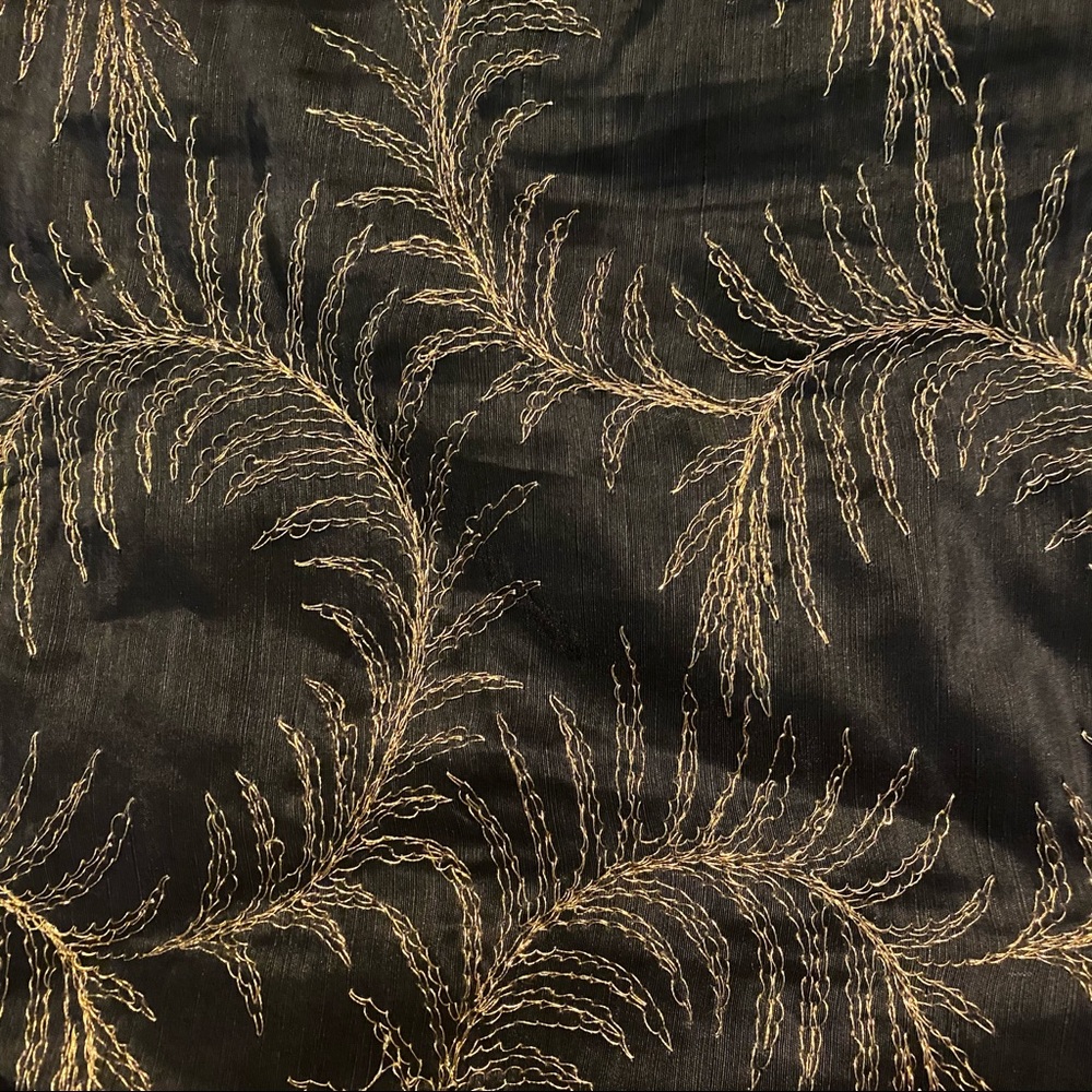 Elegant Black and Gold Skirt - Picture 6 of 8
